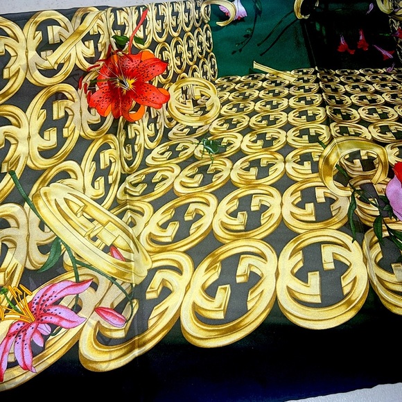 Gucci Black and Gold Logo Scarf 34x34 NWT - Picture 4 of 7